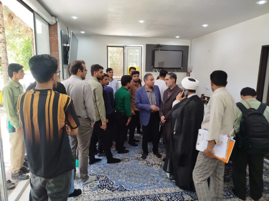 بازدید رئیس دانشگاه فرهنگیان استان کرمان از روند برگزاری انتخابات شورای صنفی،رفاهی پردیس خواجه نصیرالدین طوسی  3