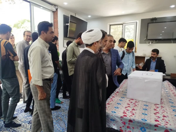 بازدید رئیس دانشگاه فرهنگیان استان کرمان از روند برگزاری انتخابات شورای صنفی،رفاهی پردیس خواجه نصیرالدین طوسی  4