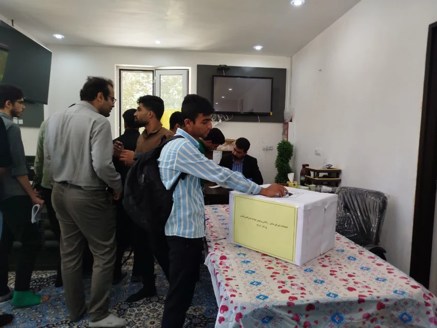 بازدید رئیس دانشگاه فرهنگیان استان کرمان از روند برگزاری انتخابات شورای صنفی،رفاهی پردیس خواجه نصیرالدین طوسی  6