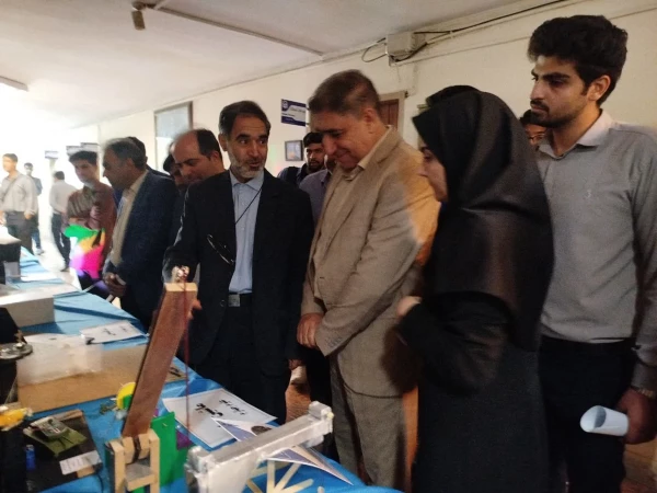  برپایی نمایشگاه دستاورد های علمی پژوهشی درس علوم تجربی در دانشگاه فرهنگیان استان کرمان 2