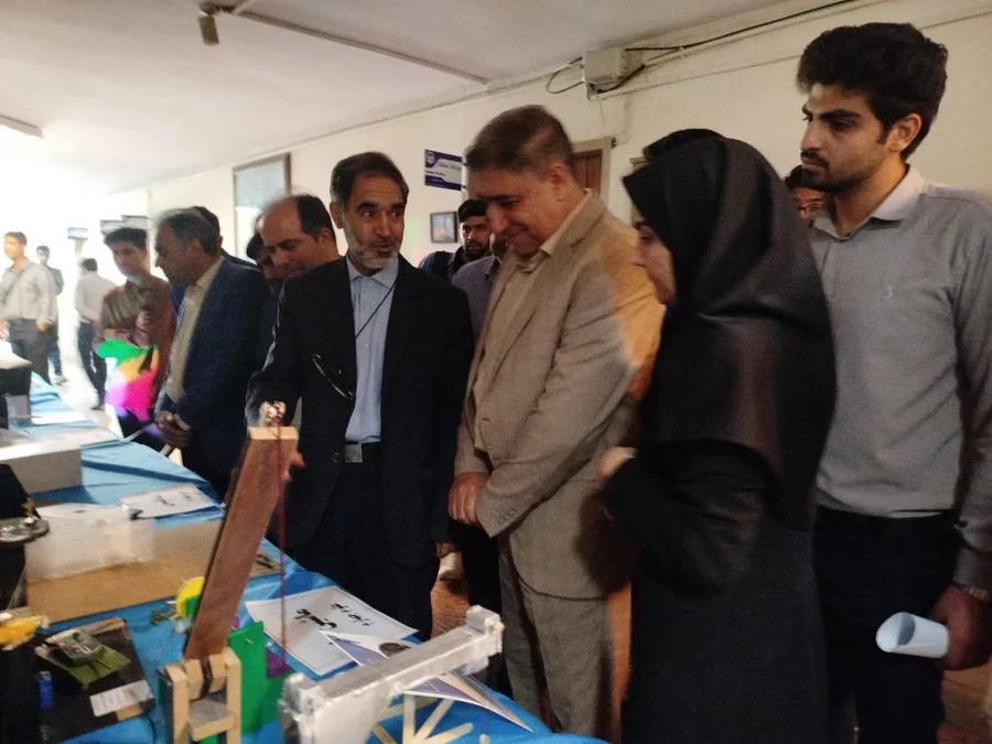  برپایی نمایشگاه دستاورد های علمی پژوهشی درس علوم تجربی در دانشگاه فرهنگیان استان کرمان 2
