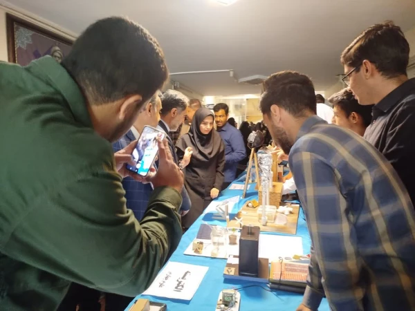  برپایی نمایشگاه دستاورد های علمی پژوهشی درس علوم تجربی در دانشگاه فرهنگیان استان کرمان 2