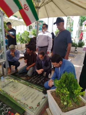 ادای احترام معاون فرهنگی و اجتماعی دانشگاه فرهنگیان کشور به مقام شهید حاج قاسم سلیمانی 3