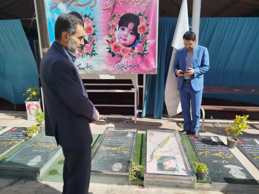 ادای احترام معاون فرهنگی و اجتماعی دانشگاه فرهنگیان کشور به مقام شهید حاج قاسم سلیمانی 5