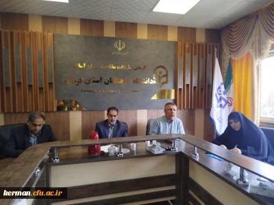 نشست صمیمی رئیس دانشگاه فرهنگیان استان با عوامل سلف سرویس و آشپزخانه