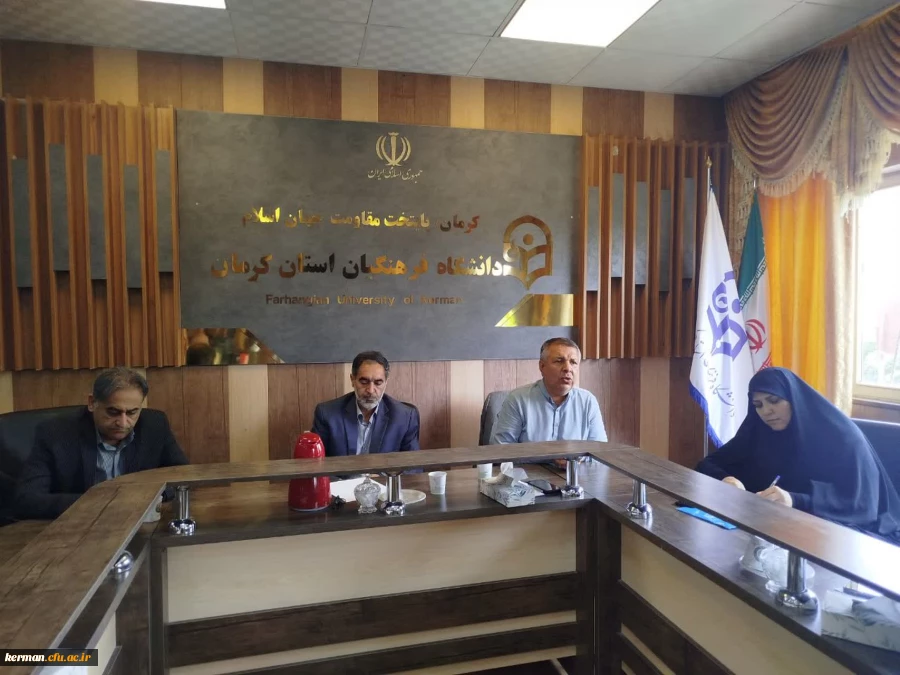 نشست صمیمی رئیس دانشگاه فرهنگیان استان با عوامل سلف سرویس و آشپزخانه 2