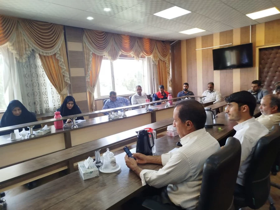 نشست صمیمی رئیس دانشگاه فرهنگیان استان با عوامل سلف سرویس و آشپزخانه 3