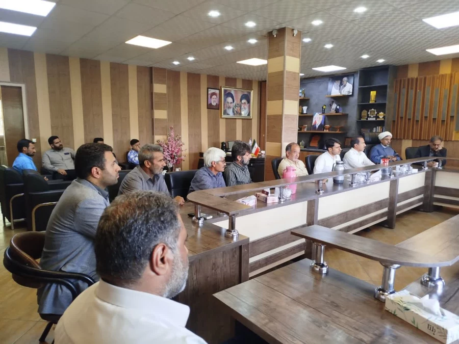 نشست صمیمی رئیس دانشگاه فرهنگیان استان با عوامل سلف سرویس و آشپزخانه 4