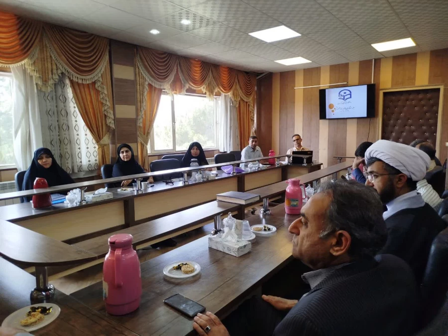 دکتر توان 
شایستگی های معلمی ملاک انتخاب مامورین آموزشی باشد.  2