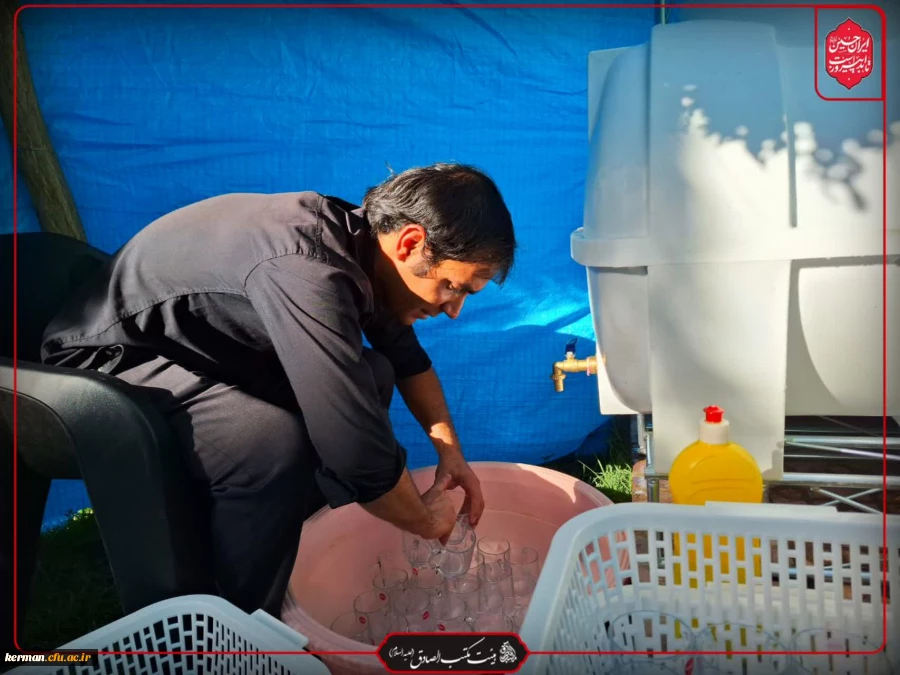 اولین روز از فعالیت موکب هیئت مکتب الصادق(ع)دانشگاه فرهنگیان کرمان 8