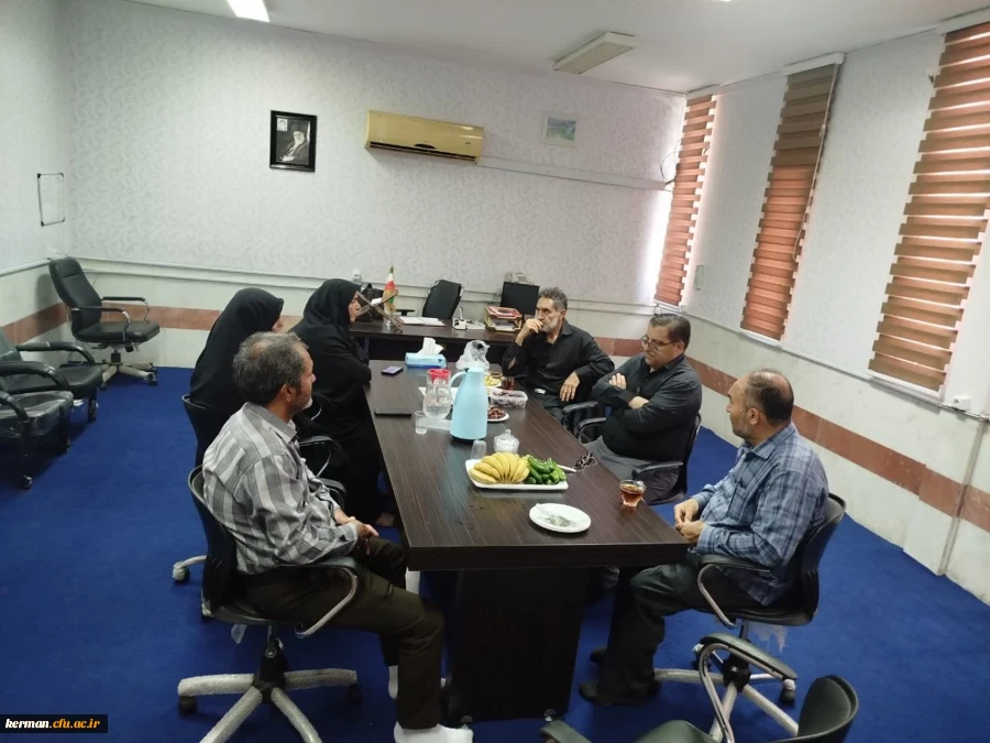 بازدید رئیس دانشگاه فرهنگیان استان از مرکز امیرکبیر جیرفت 2