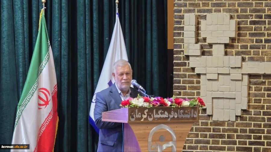 نماینده مردم شهرستان های کرمان و راور در مجلس شورای اسلامی: معلم چراغی است که با روشن شدن، مسیر هدایت را تا ابد استمرار می بخشد. 2