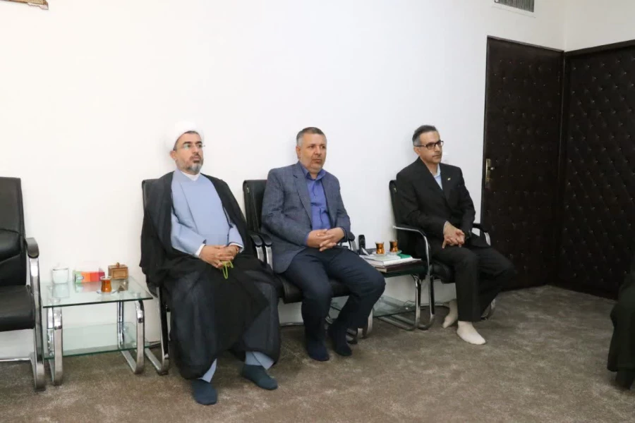 دیدار معاون پژوهش و فناوری دانشگاه فرهنگیان کشور با نماینده ولی فقیه در استان و امام جمعه کرمان 5