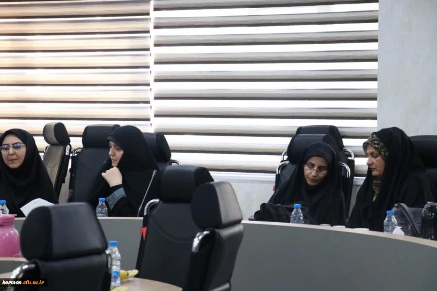  نشست هم اندیشی اساتیددانشگاه فرهنگیان کرمان با حضور دکتر سید تقی موسوی معاون پژوهش و برنامه ریزی دانشگاه فرهنگیان کشور  2