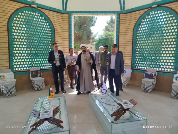 ادای احترام رئیس وکارکنان دانشگاه فرهنگیان استان کرمان به مقام شامخ شهداء به مناسبت هفته دفاع مقدس 2