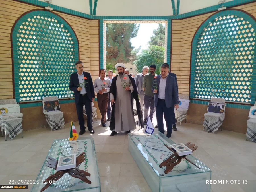 ادای احترام رئیس وکارکنان دانشگاه فرهنگیان استان کرمان به مقام شامخ شهداء به مناسبت هفته دفاع مقدس 2