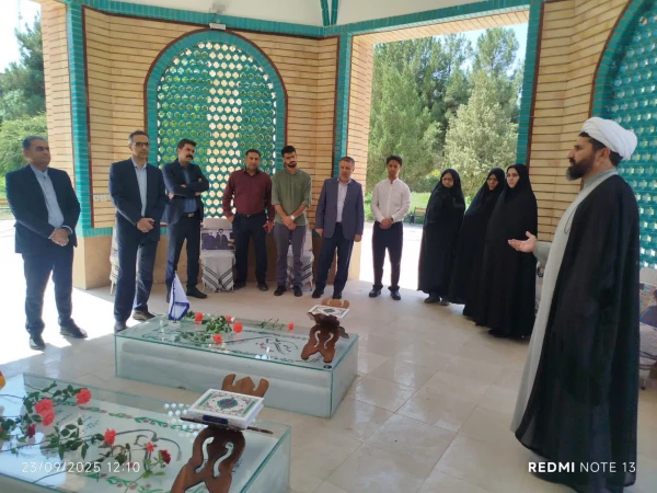 ادای احترام رئیس وکارکنان دانشگاه فرهنگیان استان کرمان به مقام شامخ شهداء به مناسبت هفته دفاع مقدس 4