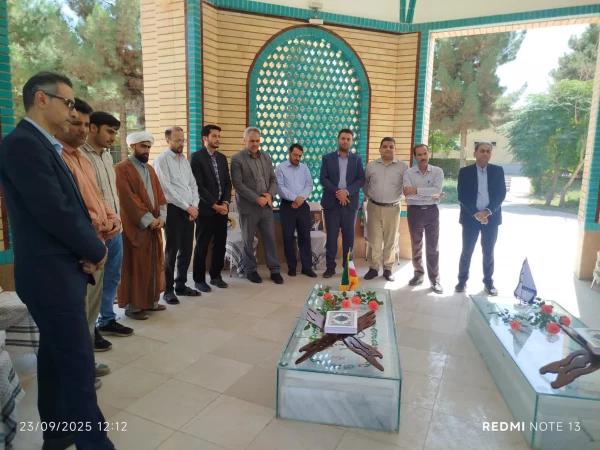 ادای احترام رئیس وکارکنان دانشگاه فرهنگیان استان کرمان به مقام شامخ شهداء به مناسبت هفته دفاع مقدس 5