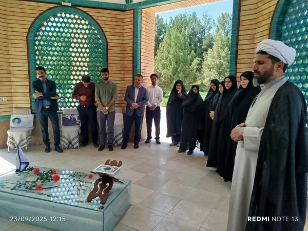 ادای احترام رئیس وکارکنان دانشگاه فرهنگیان استان کرمان به مقام شامخ شهداء به مناسبت هفته دفاع مقدس 6