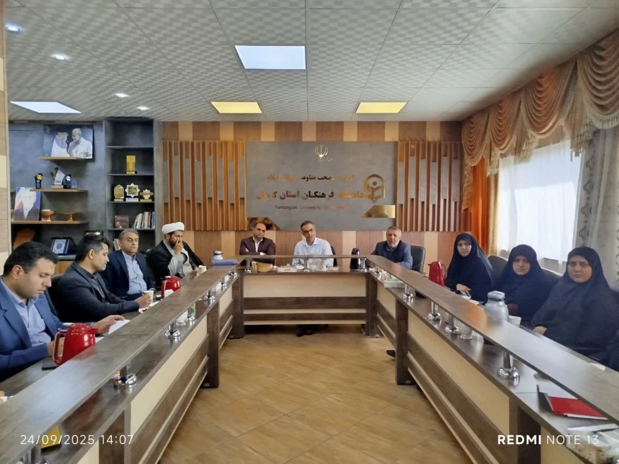 رئیس دانشگاه فرهنگیان استان در دیدار با مدیر کل کانون پرورشی فکری کودکان و نوجوانان برتقویت مهارت های دانشجو معلمان با استفاده ازظرفیت های کانون پرورش فکری کودکان و نوجوانان تاکید کرد.  3