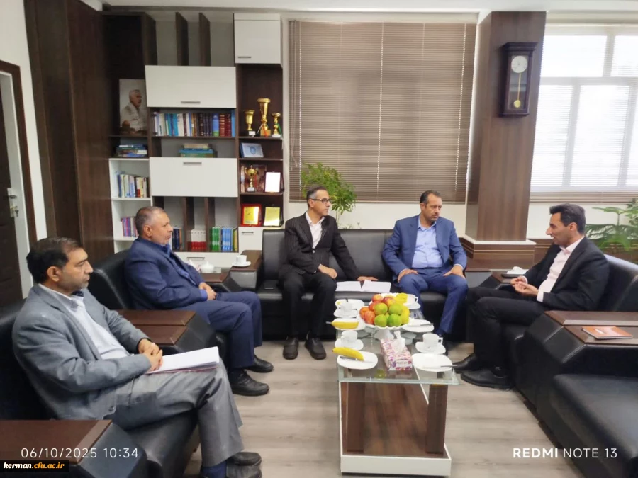 رئیس دانشگاه فرهنگیان استان ومدیر کل امور اقتصاد ودارایی استان کرمان دیدار کردند. 3