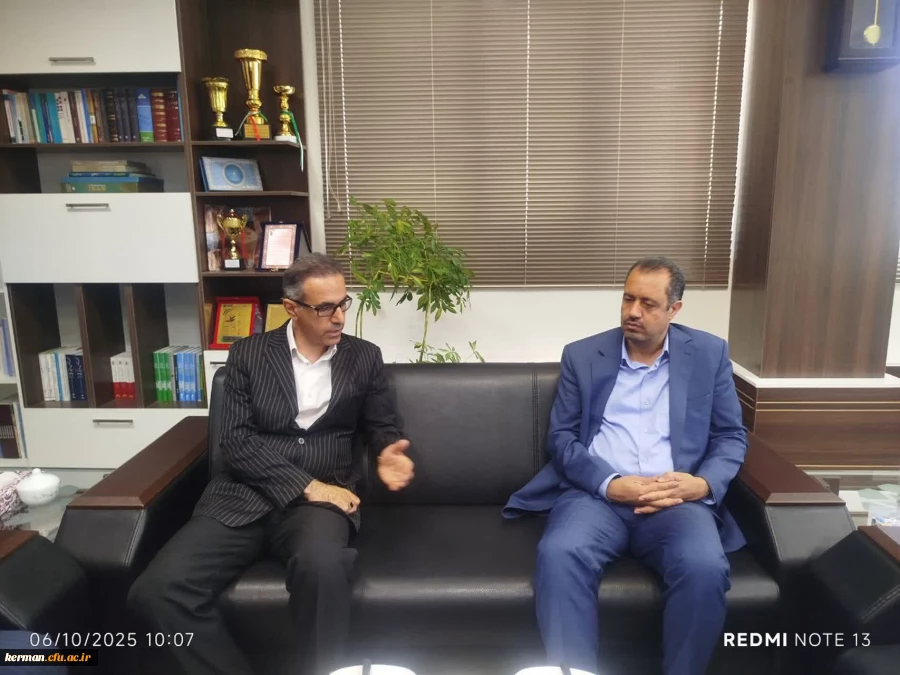 رئیس دانشگاه فرهنگیان استان ومدیر کل امور اقتصاد ودارایی استان کرمان دیدار کردند. 5
