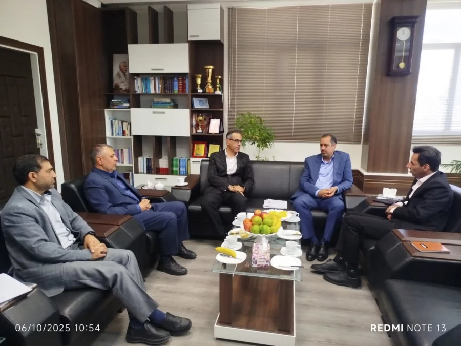 رئیس دانشگاه فرهنگیان استان ومدیر کل امور اقتصاد ودارایی استان کرمان دیدار کردند. 3