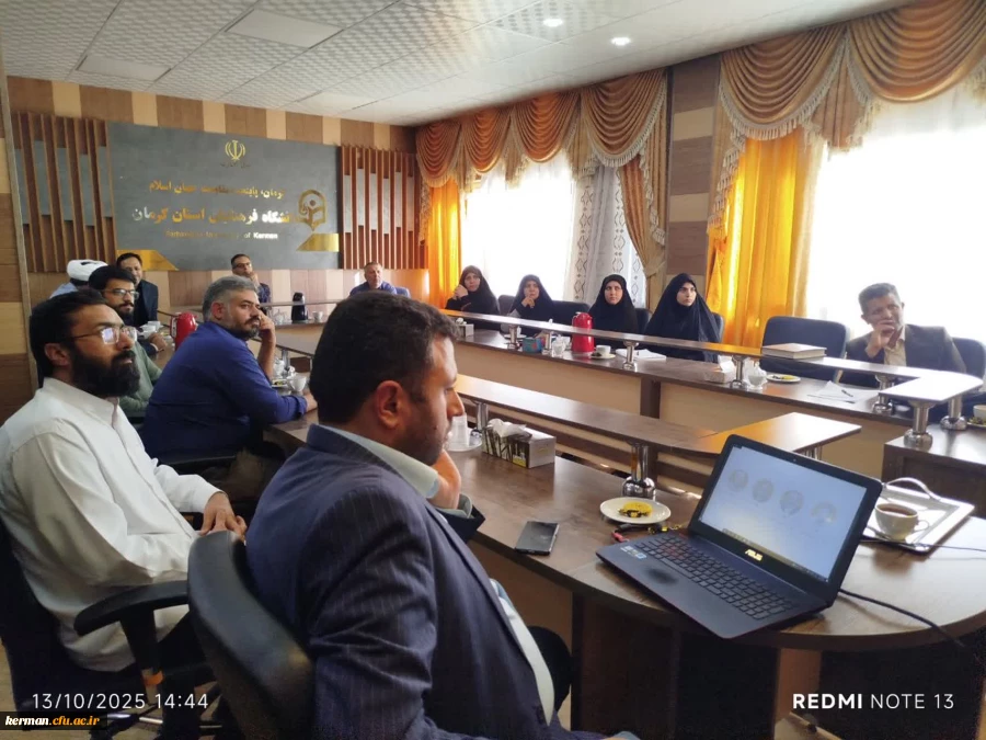 رئیس دانشگاه فرهنگیان استان در دیدار با رئیس حوزه هنری استان برتقویت مهارت های دانشجو معلمان با استفاده ازظرفیت های حوزه هنری تاکید کرد.  2