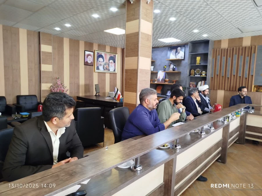 رئیس دانشگاه فرهنگیان استان در دیدار با رئیس حوزه هنری استان برتقویت مهارت های دانشجو معلمان با استفاده ازظرفیت های حوزه هنری تاکید کرد.  5