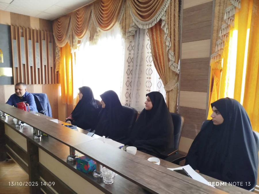 رئیس دانشگاه فرهنگیان استان در دیدار با رئیس حوزه هنری استان برتقویت مهارت های دانشجو معلمان با استفاده ازظرفیت های حوزه هنری تاکید کرد.  6