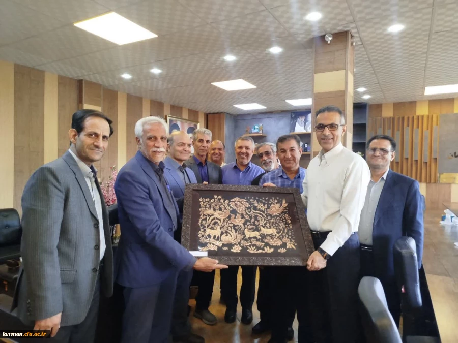 دیدار  جمعی از فرهیختگان دانشگاه فرهنگیان استان با دکتر بلوردی 2