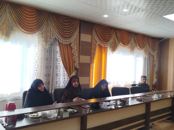 درشورای مدیریت دانشگاه فرهنگیان استان دستور کار جلسه هیئت امناء بررسی شد .  4