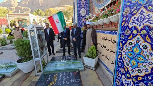 ادای احترام ریاست دانشگاه فرهنگیان کشور به مقام شهید حاج قاسم سلیمانی 4