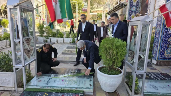 ادای احترام ریاست دانشگاه فرهنگیان کشور به مقام شهید حاج قاسم سلیمانی 5