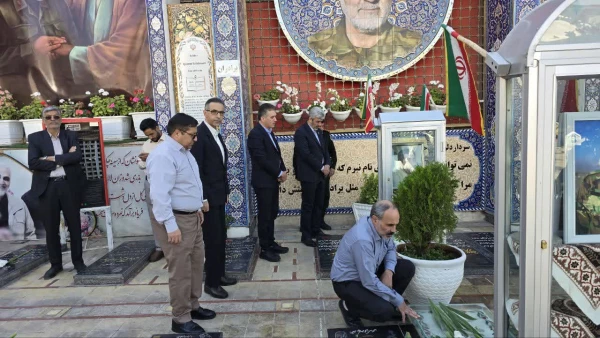 ادای احترام ریاست دانشگاه فرهنگیان کشور به مقام شهید حاج قاسم سلیمانی 6