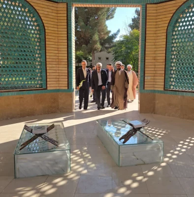 ادای احترام رئیس دانشگاه فرهنگیان کشور به شهدای گمنام دانشگاه فرهنگیان کرمان 3