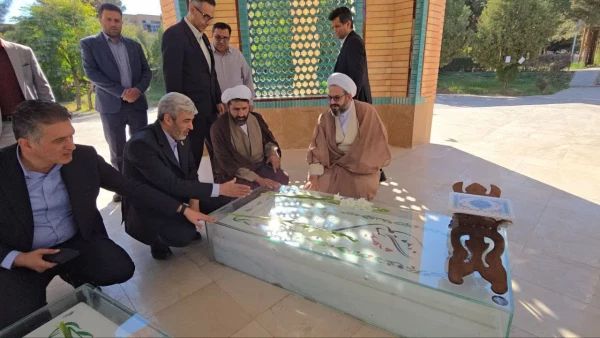 ادای احترام رئیس دانشگاه فرهنگیان کشور به شهدای گمنام دانشگاه فرهنگیان کرمان 5