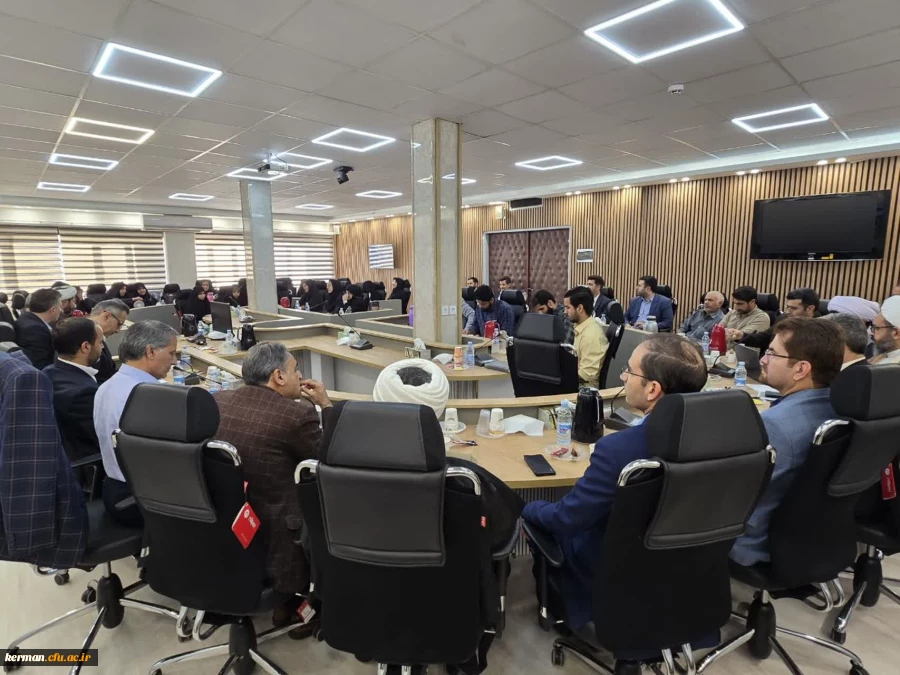 نشست صمیمی رئیس دانشگاه فرهنگیان کشور با اعضای هیئت علمی ،کارکنان و دانشجومعلمان دانشگاه فرهنگیان استان کرمان 3