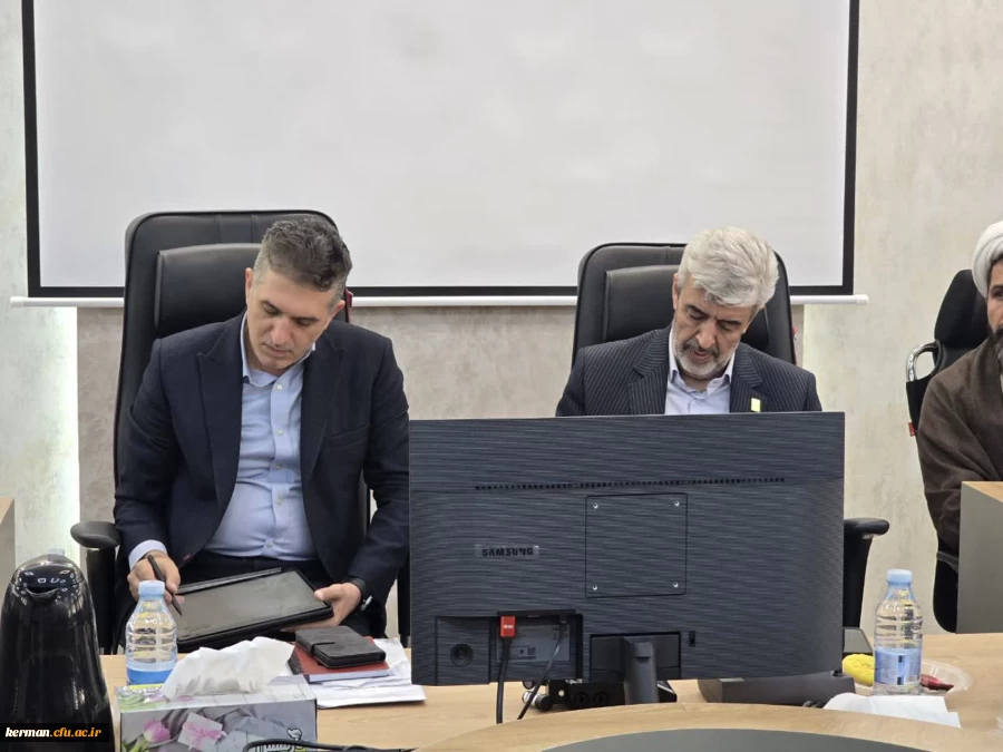 نشست صمیمی رئیس دانشگاه فرهنگیان کشور با اعضای هیئت علمی ،کارکنان و دانشجومعلمان دانشگاه فرهنگیان استان کرمان 4