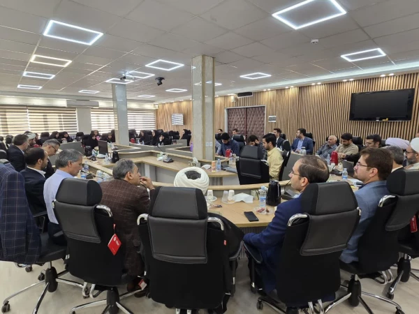 نشست صمیمی رئیس دانشگاه فرهنگیان کشور با اعضای هیئت علمی ،کارکنان و دانشجومعلمان دانشگاه فرهنگیان استان کرمان 3