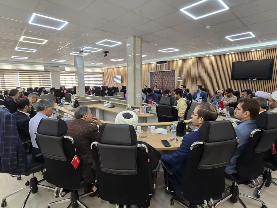 نشست صمیمی رئیس دانشگاه فرهنگیان کشور با اعضای هیئت علمی ،کارکنان و دانشجومعلمان دانشگاه فرهنگیان استان کرمان 3