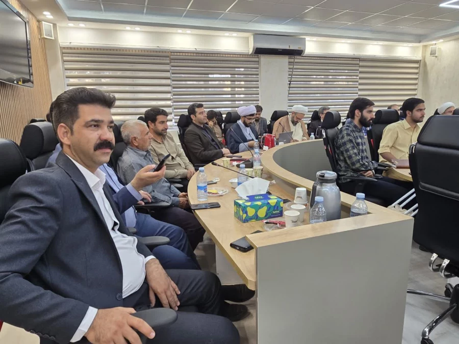 نشست صمیمی رئیس دانشگاه فرهنگیان کشور با اعضای هیئت علمی ،کارکنان و دانشجومعلمان دانشگاه فرهنگیان استان کرمان 6