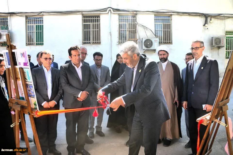 باحضور دکتر برزوئی رئیس دانشگاه فرهنگیان کشور درکرمان انجام شد: افتتاح بازارچه دانشجویی صنایع دستی، طراحی،غذاهای خانگی و محصولات حجاب