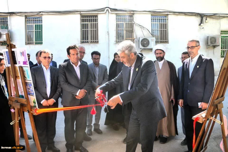 باحضور دکتر برزوئی رئیس دانشگاه فرهنگیان کشور درکرمان انجام شد: افتتاح بازارچه دانشجویی صنایع دستی، طراحی،غذاهای خانگی و محصولات حجاب 2