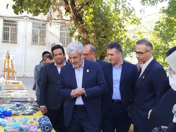 باحضور دکتر برزوئی رئیس دانشگاه فرهنگیان کشور درکرمان انجام شد: افتتاح بازارچه دانشجویی صنایع دستی، طراحی،غذاهای خانگی و محصولات حجاب 3