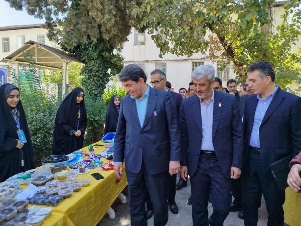 باحضور دکتر برزوئی رئیس دانشگاه فرهنگیان کشور درکرمان انجام شد: افتتاح بازارچه دانشجویی صنایع دستی، طراحی،غذاهای خانگی و محصولات حجاب 4