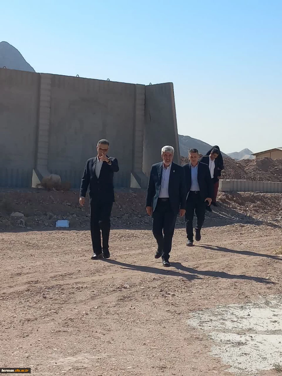 بازدید دکتر برزوئی از محل احداث دانشگاه جامع فرهنگیان استان کرمان 3