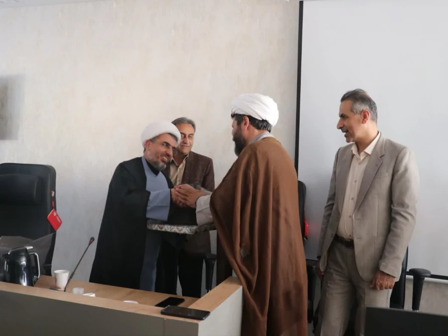 آیین تقدیر از ریاست ومعاون دانشجویی  پردیس خواجه نصیرالدین طوسی 10