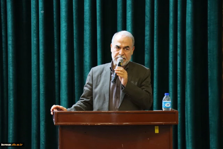 با حضور معاون سیاسی سپاه پاسداران انقلاب اسلامی؛ 
نشست تبیینی با محوریت وقایع جنگ دوازده روزه در دانشگاه فرهنگیان کرمان برگزار شد. 2