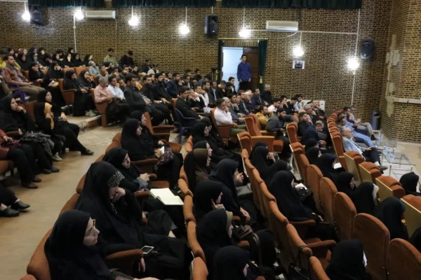 با حضور معاون سیاسی سپاه پاسداران انقلاب اسلامی؛ 
نشست تبیینی با محوریت وقایع جنگ دوازده روزه در دانشگاه فرهنگیان کرمان برگزار شد. 2